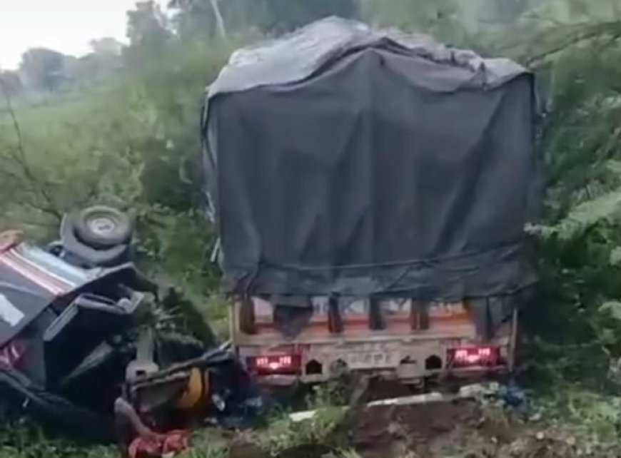 आयशर टेम्पोचे नियंत्रण सुटल्याने विचित्र अपघात दोन ठार